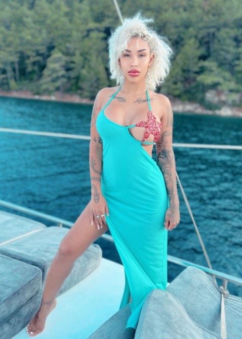 Kymberli-Montana-in-a-teal-blue-dress