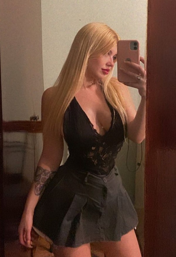 Solcito-sols3x-sol.obertti-taking-a-selfie-in-the-mirror
